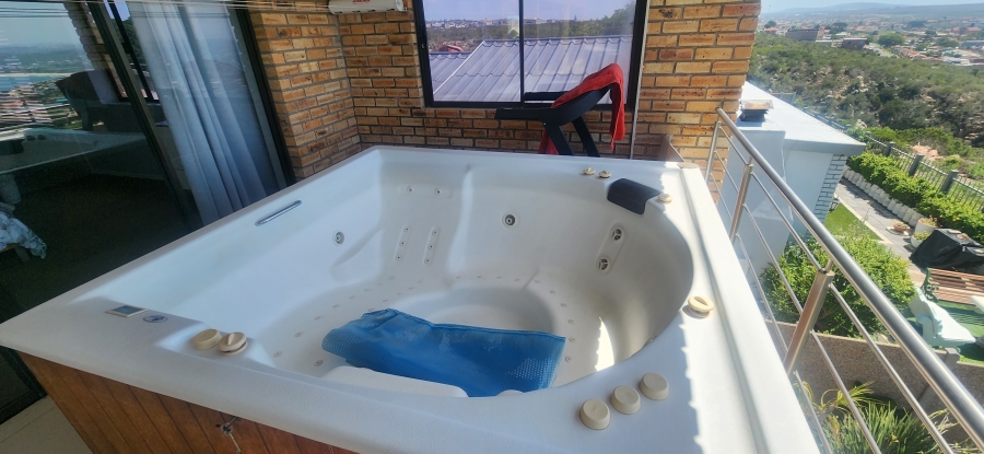 6 Bedroom Property for Sale in Da Nova Western Cape